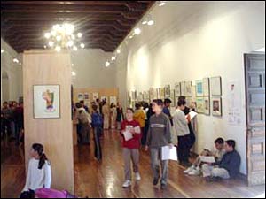 Visitantes na IX Muestra Internacional de Humor Gráfico de Alcalá de Henares