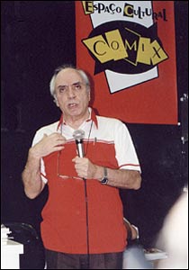 Waldyr Igayara de Souza, durante a cerimônia de entrega do Prêmio Angelo Agostini de 2001