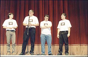 Da esquerda para a direita: Samir Naliato, Sidney Gusman, Sérgio Codespoti e Marcelo Naranjo, a equipe do Universo HQ na entrega do prêmio HQ Mix
