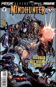 Uma das capas americanas de Witchblade x Aliens x Darkness x Predador - Mind Hunter