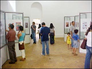 Público visita as exposições do FIQ