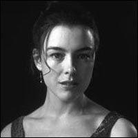 Dra. Moira Mctaggert (Olivia Williams)