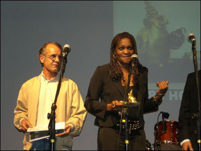 Zetti Araújo recebeu o prêmio do Salão de Piracicaba