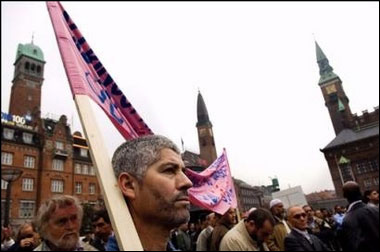 Protesto na Dinamarca contra cartunistas