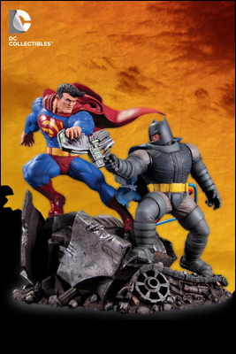 The Dark Knight Returns: Superman vs. Batman Statue